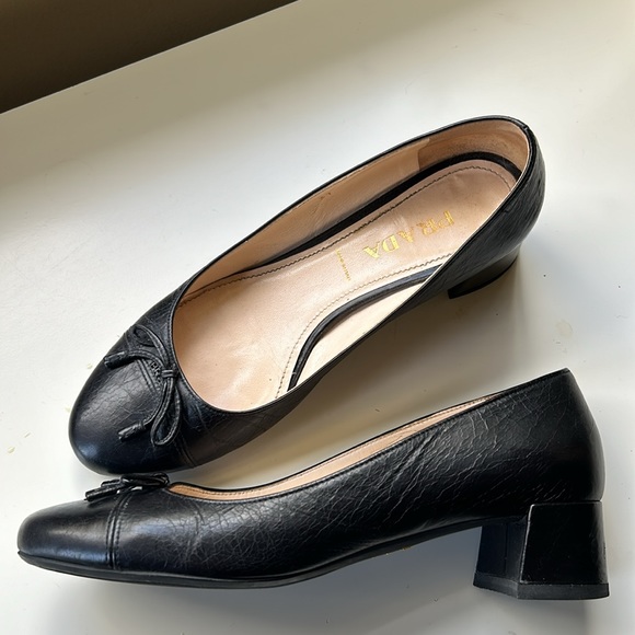 Prada black leather heels - Picture 2 of 12
